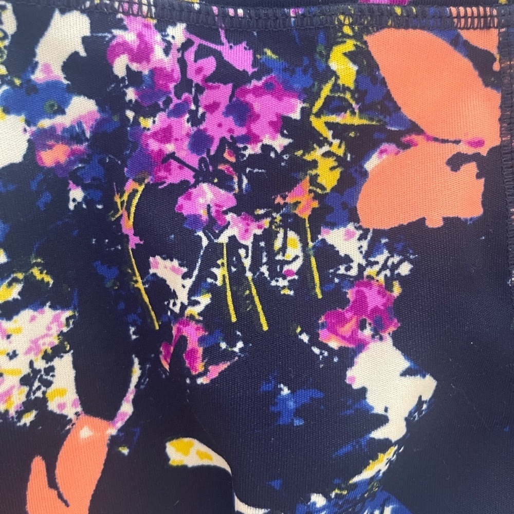 POP Fit Dark Blue Leggings with Floral Accents and Nike purple Shirt - Picture 6 of 7